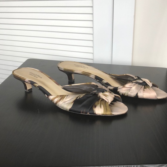 Vera Wang Kitten heels - Picture 2 of 4